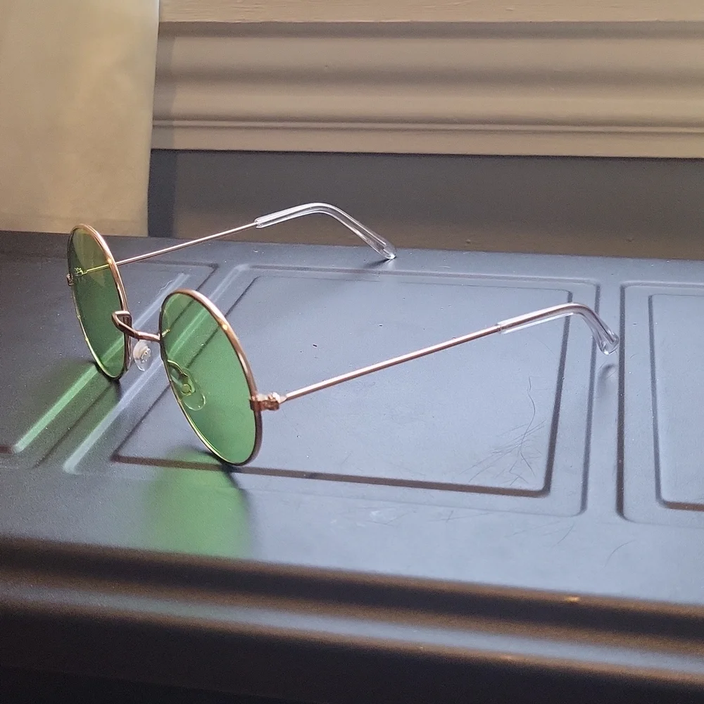 Gold Round Sunnies - Picture 3 of 9